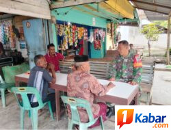 Babinsa Koramil 11 Bandar Baru Ajak Warga Abah Lueng Jaga Kebersihan Lingkungan