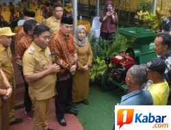 Lom Lom Suwondo Apresiasi Kontribusi PWRI Deli Serdang Dukung Petani dan Serahkan Dua Unit Mesin Pemipil Jagung kepada Poktan Kemakmuran di Patumbak