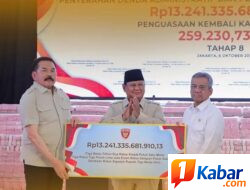 Disaksikan Prabowo Subianto, Satgas PKH Serahkan Uang Sebesar Rp. 13,2 Triliun dan Penguasaan Kembali Kawasan Hutan Tahap VIII Sebanyak 259 Ribu Hektare Lahan yang Telah Dikuasai Kembali kepada Negara