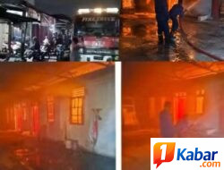 Kebakaran Terjadi Subuh, 2 Unit Rumah Kos Terbakar di Desa Sunggal Kanan