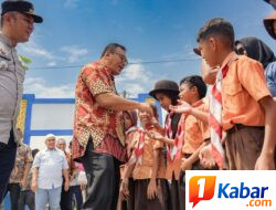 Tinjau Rehabilitasi SD Negeri 108076 Desa Tanjung Selamat, Bupati Deli Serdang Disambut Antusias Siswa