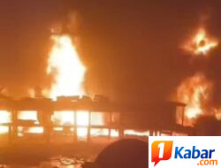 Dinas Damkarmat Deli Serdang Bergerak Cepat Padamkan Api Pabrik PT. Alco Citra Abadi di Marindal I-Patumbak, Kebakaran Diduga Berasal dari Minyak Sisa Ekstraksi Pencetakan Aluminium
