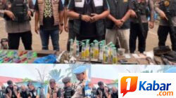 Tim Gabungan Gerebek Sarang Narkoba di Desa Mencirim-Deli Sedang, FI Bandar Sabu Berhasil Diringkus, Pistol dan Puluhan Bong Disita