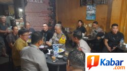 Ngobrol Santai di Rumah Kopi Tikala, Kapolda Sulut didampingi Kapolresta Manado Serap Masukan dan Keluhan Warga