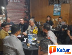 Ngobrol Santai di Rumah Kopi Tikala, Kapolda Sulut didampingi Kapolresta Manado Serap Masukan dan Keluhan Warga