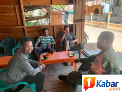 Babinsa Koramil 11/Bandar Baru Koptu Wahyudi Laksanakan Komsos Bersama Masyarakat Desa Pueb Lueng Nibong