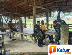 Babinsa Koramil 11/Bandar Baru Ajak Warga Sagoe Langgin Jaga Kebersihan Lingkungan