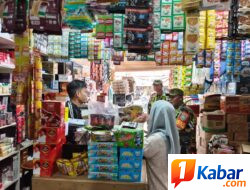 Babinsa Koramil 11/Bandar Baru Pantau Harga Sembako di Pidie Jaya, Stok Masih Aman